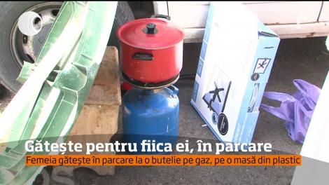 Dovada că dragostea de mamă nu are limite! O femeie stă de câteva zile în parcarea maternităţii unde fiica sa a născut