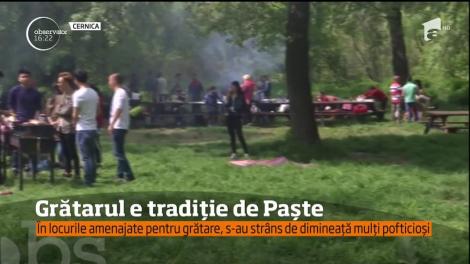 Românii sărbătoresc Paştele cu tradiţionalul grătar
