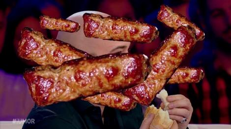 Cheloo nu este fan mici: ”Scoateți mizeria aia din platou!”