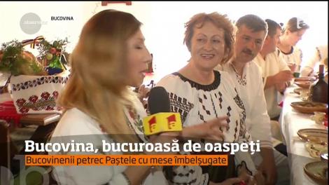 Nu e sărbătoare fără masă-ntinsă, iar bucovinenii sunt mereu bucuroşi de oaspeţi!