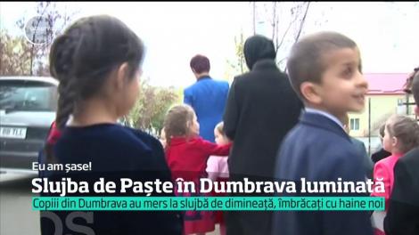 Copiii din Dumbrava au mers la slujba de dimineață îmbrăcați în haine noi