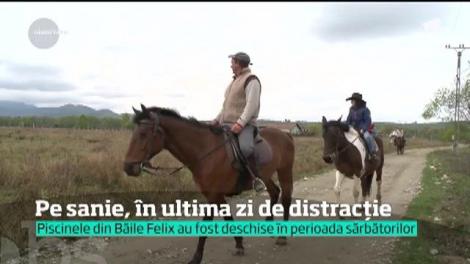 Omătul mieilor a venit târziu în acest an, dar de el s-au bucurat cu adevărat copiii. A fost ninsoare în toată regula la Sinaia