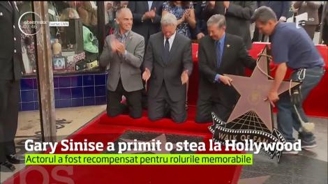 Actorul Gary Sinise a fost distins luni cu o stea pe Aleea celebrităţilor de la Hollywood şi a avut parte de o ceremonie inedită