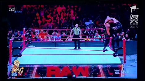 Smiley News: Rig distrus în timpul unui meci. Albitrul a căzut și nu s-a mai ridicat!