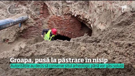 Groapa care a înghiţit o maşină la Râmnicu Sărat va fi astupată