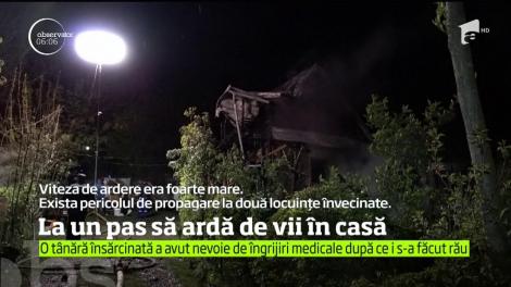 O casă dintr-un sat din Botoșani a luat foc. Cu mult noroc, proprietarii au reuşit să iasă din infern