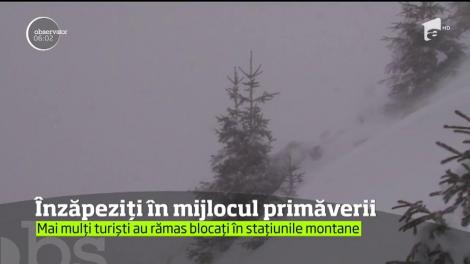 Mai mulți turiști au rămas blocați în stațiunile montane din cauza vremii nefavorabile