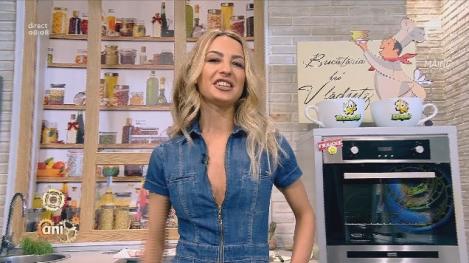 Blonda e mândră nevoie mare: ”Am primit mesaje de la mai multe mămici care mi-au spus că în urma emisiunii Neatza și-au botezat fetițele Flavia!”