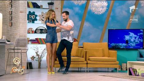 Ooo, dragii de ei! Dani învață, ajutat de Flavia, dansul dragostei: ”Mișcarea trebuie făcută ușor, ca și cum ar fi o mângâiere!”