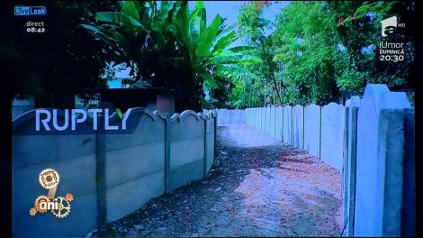 Smiley News: Pentru a-și putea continua afacerea, un proprietar de bar a uimit lumea cu ideea lui