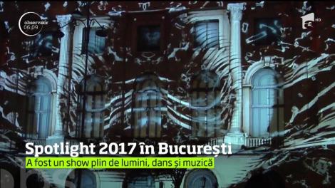 Clădiri animate cu proiecţii artistice şi muzică antrenantă