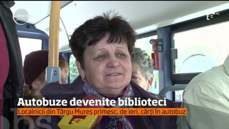 Localnicii din Târgu Mureș primesc cărți în autobuz!