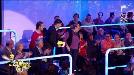 Liviu Vârciu a învățat de la Nea Mărin să dăruiască. Prezentatorul oferă bani persoanelor din public