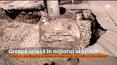 O groapă imensă a apărut, peste noapte, în plin centrul Brăilei!