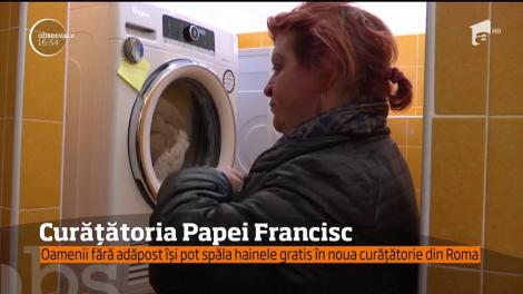 Datorită lui Papa Francisc, oamenii fără adăpost din Roma își pot spăla hainele pe gratis
