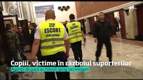 Copiii, victime în războiul suporterilor! Scandalul a început în tribuna în care erau fanii dinamoviști