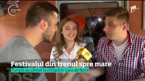 La Gara de Nord din Capitală, peroanele s-au transformat în ringuri de dans, iar în trenuri a fost mai ceva ca la cele mai celebre festivaluri