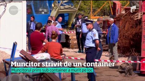 Un bărbat a murit pe un șantier din Capitală. Muncitorul prins sub container a decedat pe loc