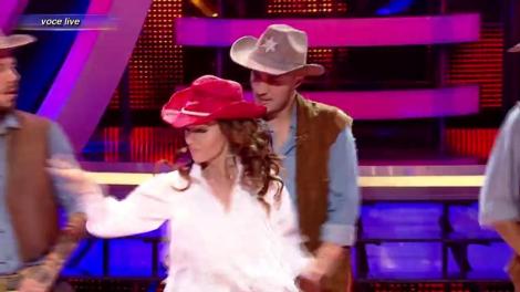 Shania Twain, de fiecare dată ești tot mai frumoasă!  "I ain' t no quitter" a sunat parcă mai bine ca niciodată! Bianca, un mare BRAVO!