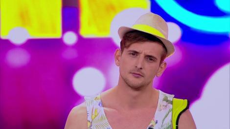 Daniel Enache, aka "Călătoriciul", a venit în șlapi, pălărie și rucsac! Cheloo: „Au mai fost oameni ca au venit nepregătiți, cu chestii proaste și scurte!”