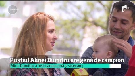 Deși are doar un an, Ianis, puștiul Alinei Dumitru, campioana olimpică la judo, se joacă făcând abdomene și flotări