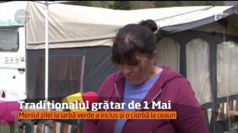 Fumul dens de la grătare a învăluit în ceaţă toată Valea Prahovei