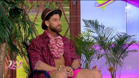 1 MAI LA "2K1". Echipați de mare sărbătoare. Robert în slip, spre fericirea domnişoarelor, Mirela Vaida cu pălărie