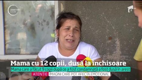 Mama care a făcut nouă copii după ce a fost condamnată la șapte ani de închisoare a fost dusă în arest