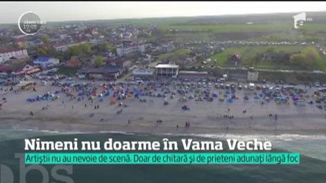 În Vama Veche nimeni nu numără nopțile albe și nici halbele cu bere