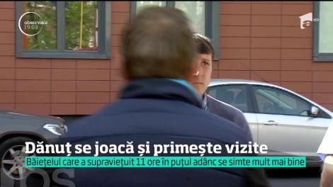 Dănuţ, copilul de nici doi ani salvat din puţ, se joacă și primește vizite