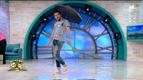 ”Umbrela mâni libere”, inveția preferată a lui Răzvan: ”De acum pot să dansez în ploaie! Poate îmi iau și eu una”