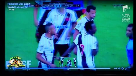 Smiley News: Arbitrul care simulează o accidentare în timpul unui meci de fotbal