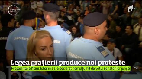 Decizia controversată a graţierii a scos, din nou, oameni în stradă