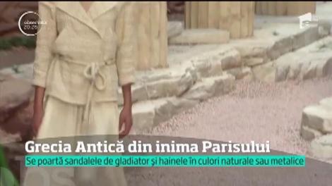 Karl Lagerfeld, designerul casei de modă Chanel, a transformat faimosul Grand Palais într-un vechi templu grecesc