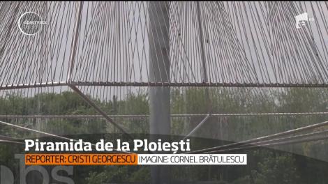 Piramida din buricul Ploieștiului! Oamenii se mândresc cu o fântână arteziană, asemănătoare construcției din fața Muzeului Luvru. Construcția este unică în România