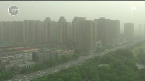 O puternică furtună de nisip a lovit mai multe regiuni din China