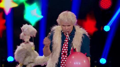 Thomas Hacking, din Germania, de meserie profesor, cântă la instrumente împreună cu trei prieteni foarte buni