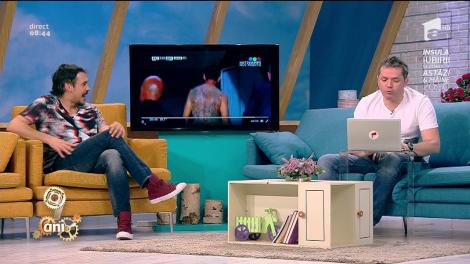 Smiley News: Nelson Vivas îl copiază pe Marius Şumudică! Şi-a rupt cămaşa de pe el