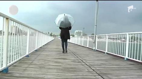 O tânără a căzut în apa rece ca gheața a mării, de pe pasarela din Mamaia