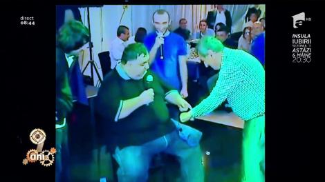 Razi cu lacrimi! Spectacol de magie la o nuntă