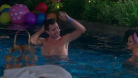 Robert, atras de ispita care seamă izbitor cu Rihanna: ”Băi băiatule, ești beat rău! Sau te-a zăpăcit fata aia?”