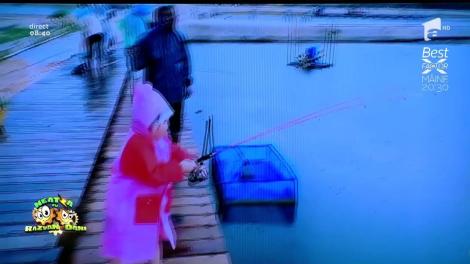 Smiley News: Cel mai adorabil pescar din Asia