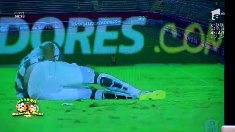 Un portar din Columbia "face pe mortul" să scape de un cartonaş roşu: "Gata, nu mai mișcă, nimic. E terminat"