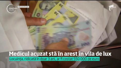 Doctorul acuzat că a luat mită peste două milioane de euro își ispăşeşte arestul la domiciliu într-o vilă de lux