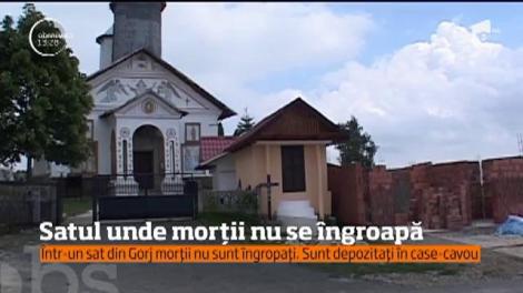 La doar câţiva kilometri de oraşul lui Brâncuşi e un cimitir care i-a scandalizat pe localnici