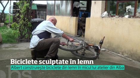 Meșterul care sculptează biciclete în lemn
