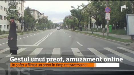 Un șofer a filmat gestul făcut de preotul de pe stradă și acum tot internetul râde cu lacrimi!