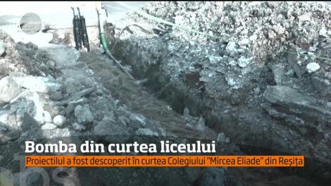 O bombă neexplodată a fost găsită în curtea unui liceu la Reşiţa!