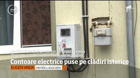 Contoare electrice puse pe clădiri istorice