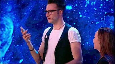 #9. Vlad Grigorescu şi-a bătut un cui în nas şi a ajuns în echipa emisiunii "iUmor"